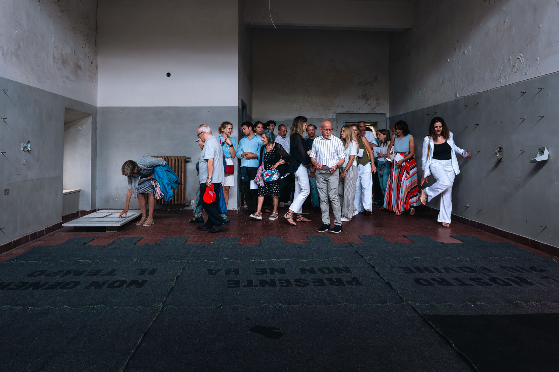 Paola Boscaini, Ospitare il vuoto, 2025, installazione site-specific, 500 × 500 cm, IMAGINA. 1 grado di separazione, Spazio Taverna, ph: Giorgio Chiantese